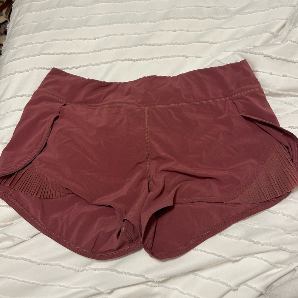 RARE Lululemon Play Off The Pleats shorts 3” size 10 in Maroon